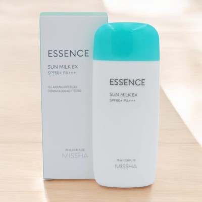 MISSHA All Around Safe Block Essence Sun Milk Ex SPF50+/PA+++ (Ocean Green)